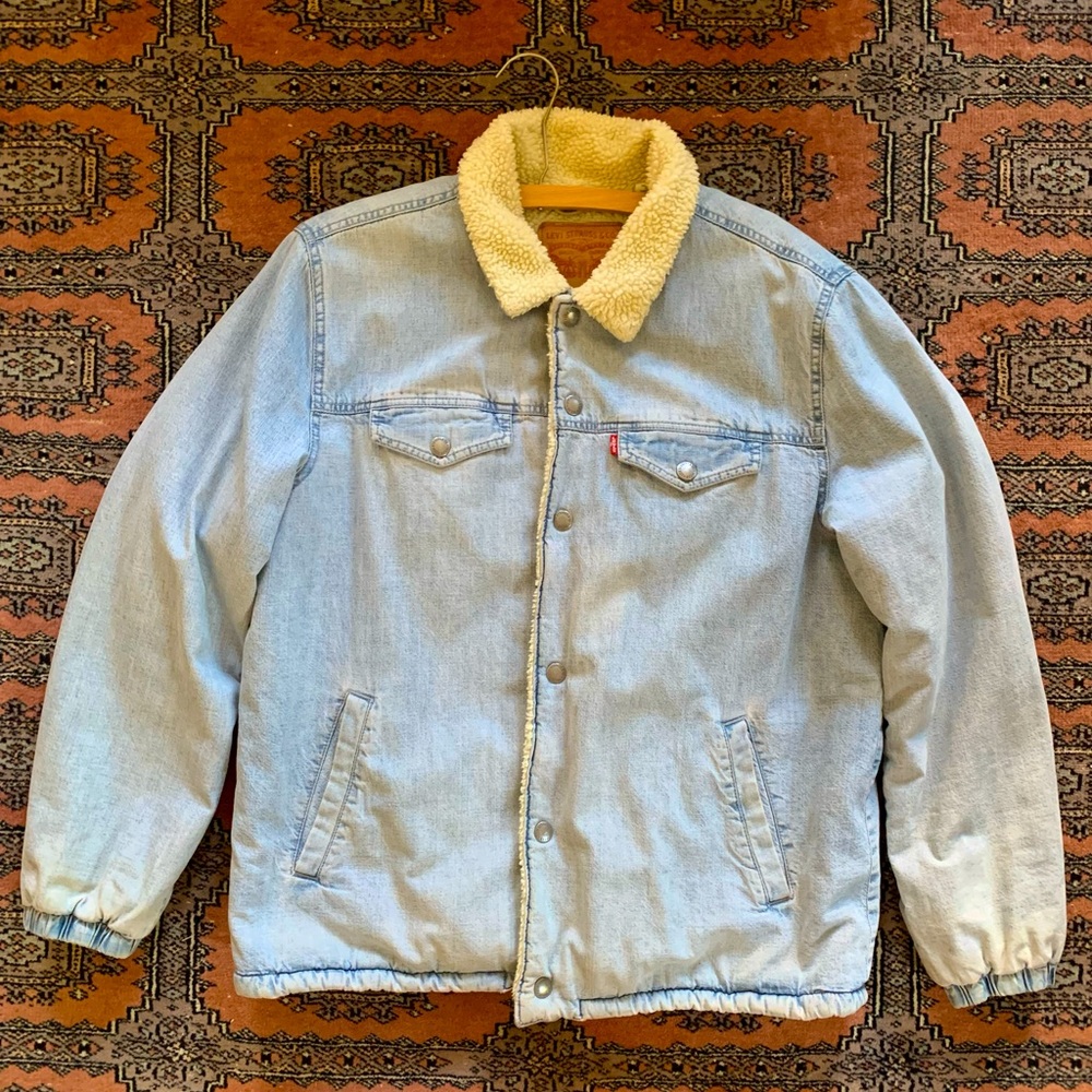 Levi’s sherpa lined light wash denim jacket